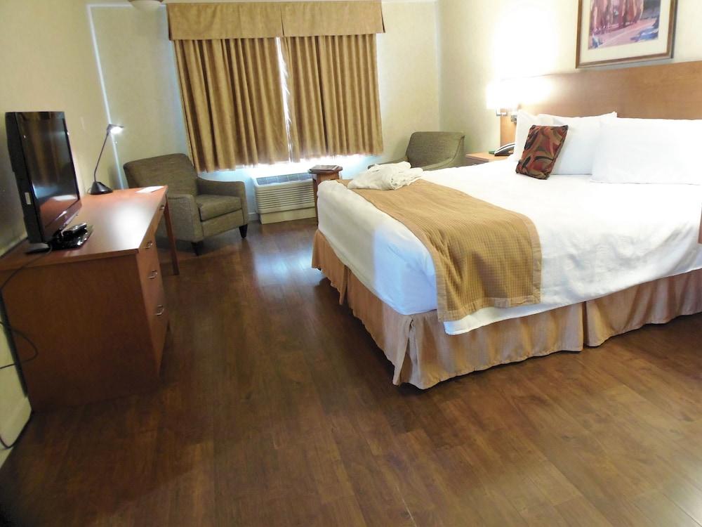Rosslyn Inn & Suites