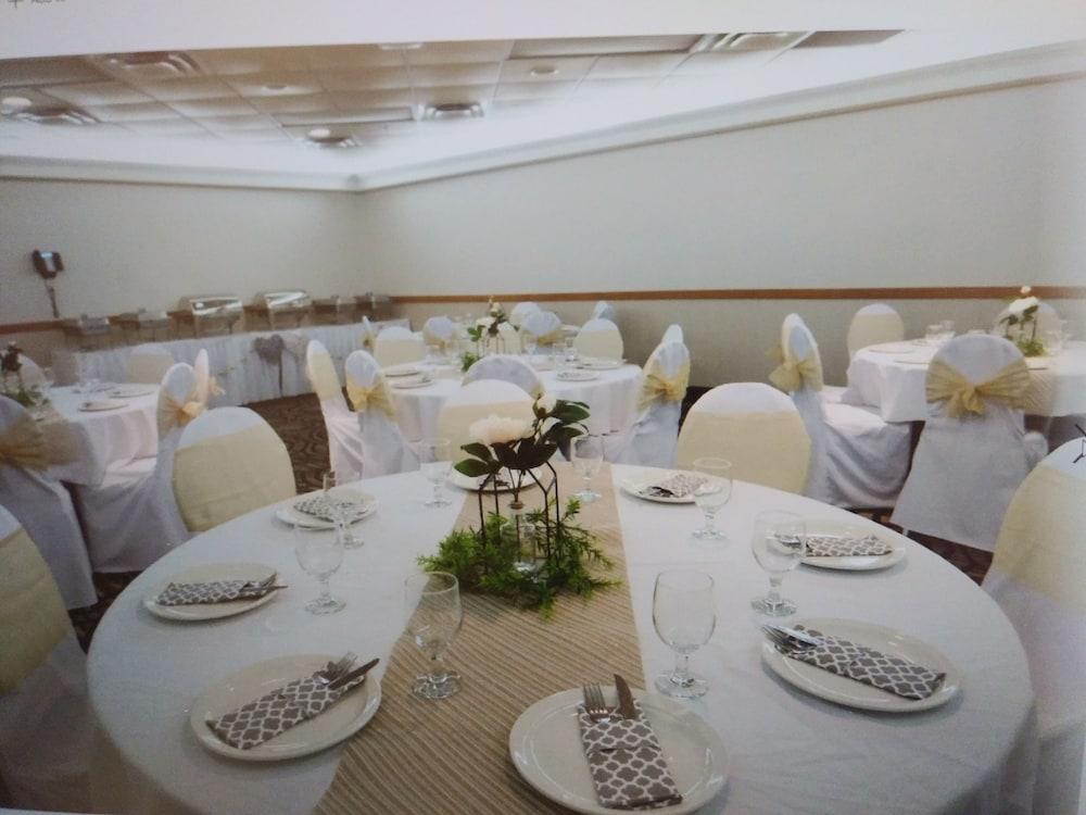Rosslyn Inn & Suites