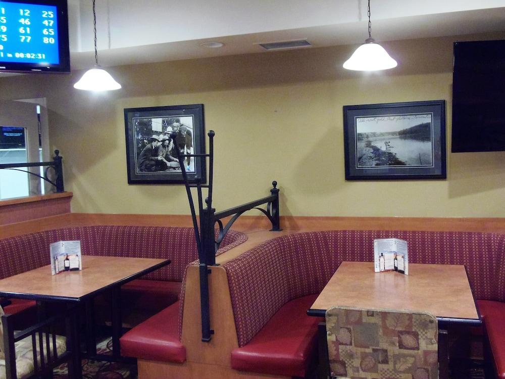 Rosslyn Inn & Suites