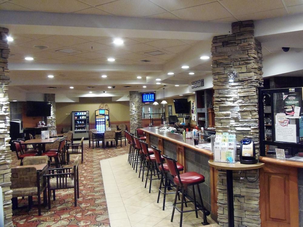 Rosslyn Inn & Suites