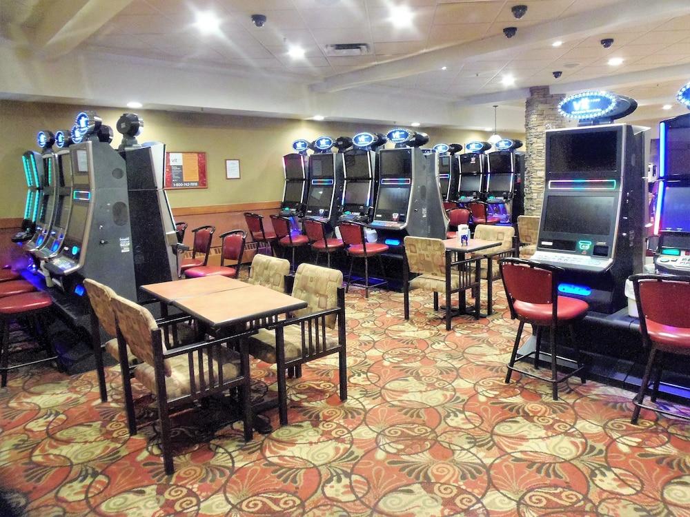 Rosslyn Inn & Suites