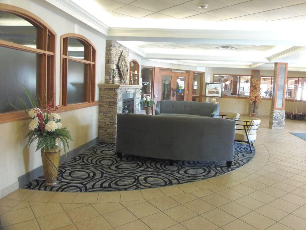 Rosslyn Inn & Suites