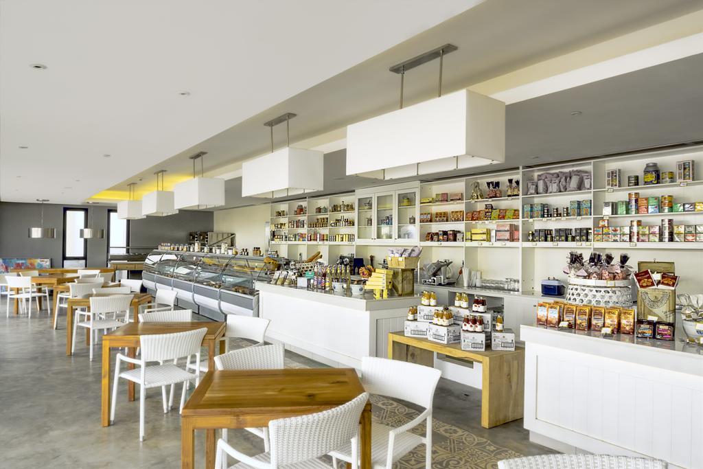 Radisson Blu Azuri Resort & Spa