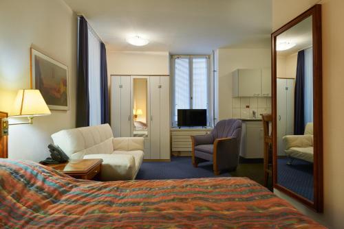 Hotel Hine Adon