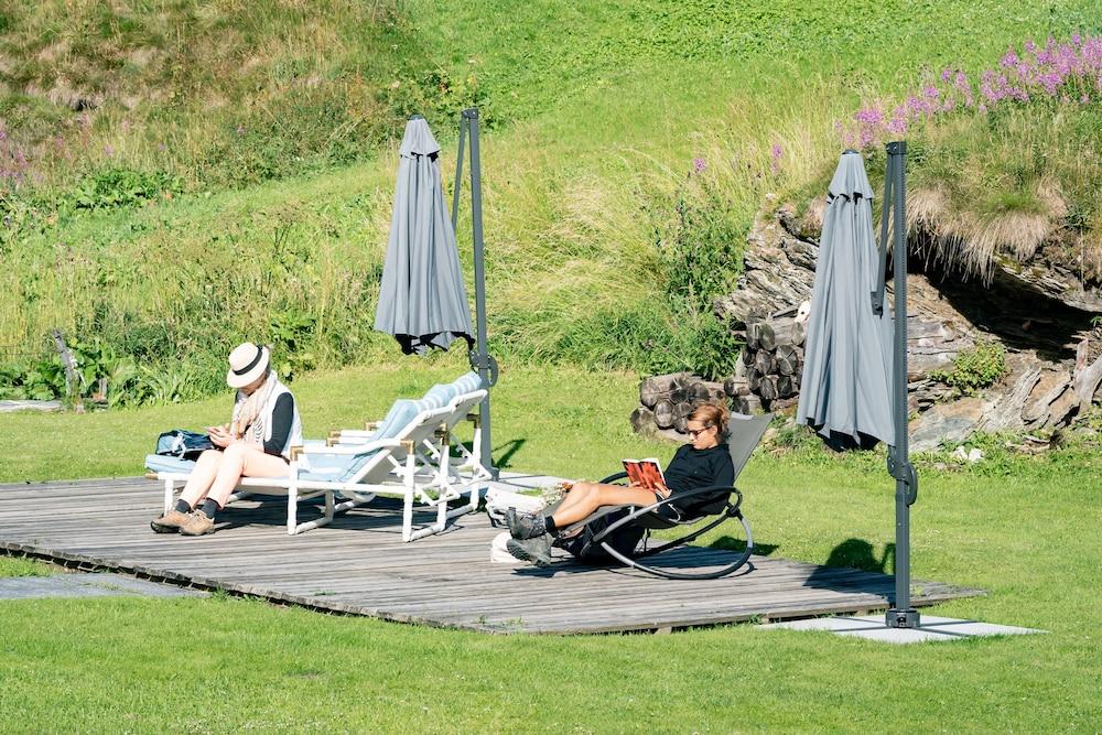 Chesa Pool