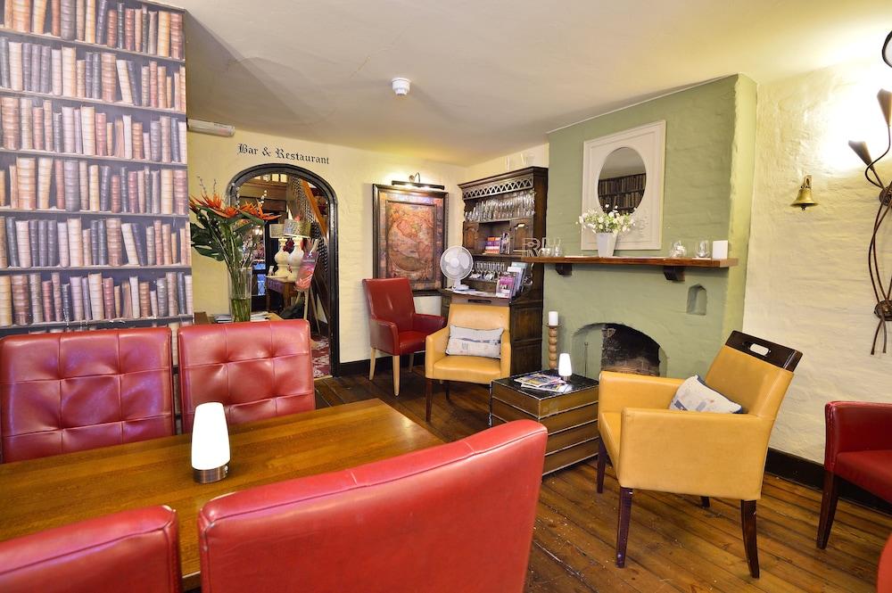 Roundabout Hotel
