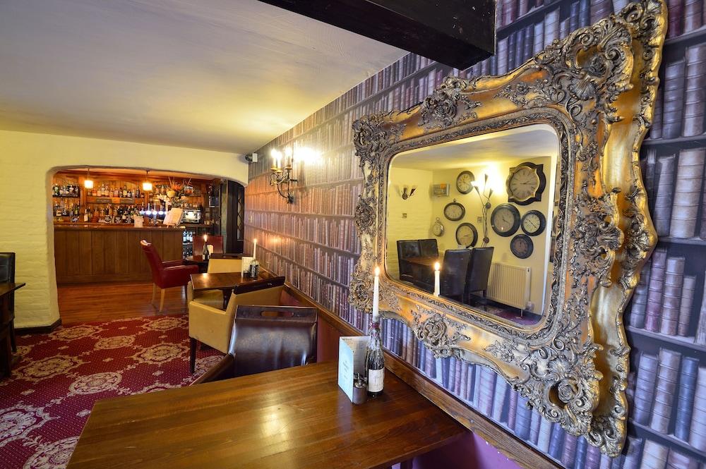 Roundabout Hotel