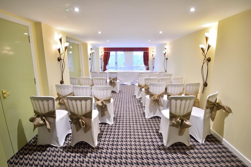 Roundabout Hotel