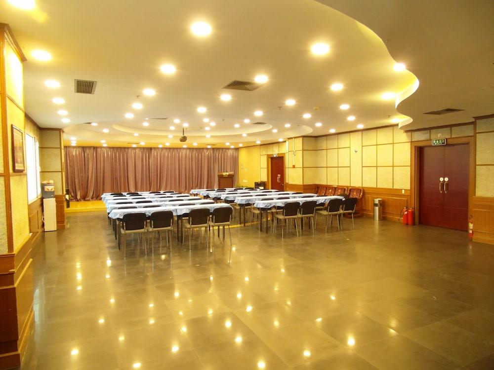 Tianjin Jinma Hotel