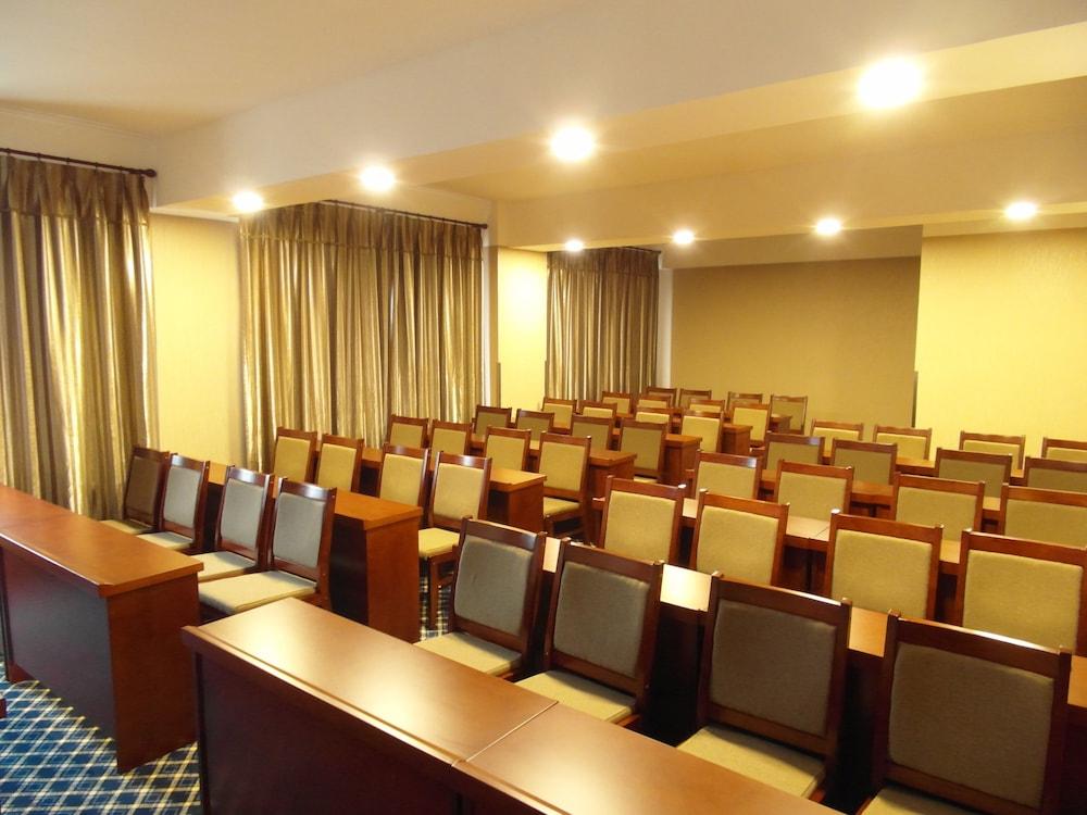 Tianjin Jinma Hotel