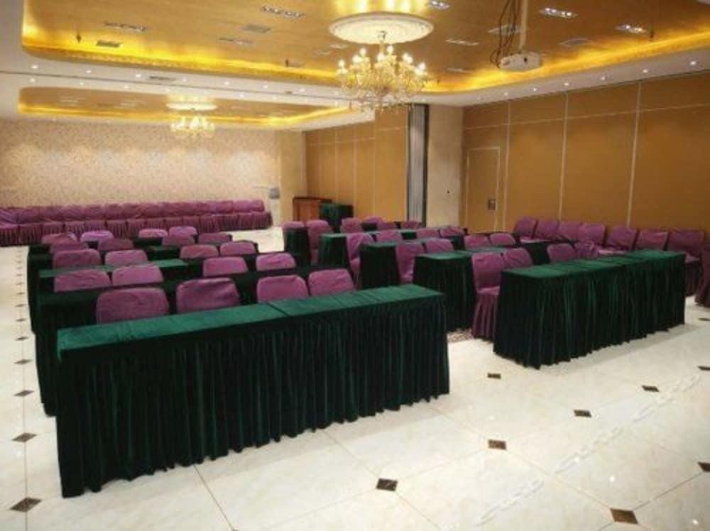 Tianjin Jinma Hotel