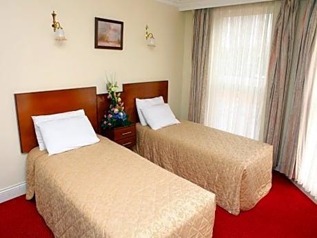 Cambridge Hotel Gatwick