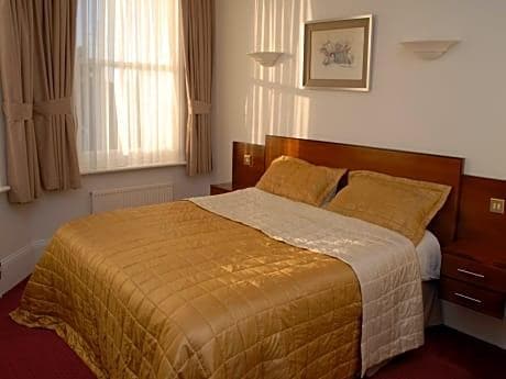 Cambridge Hotel Gatwick