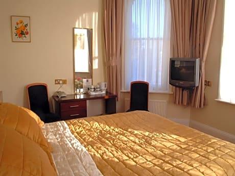 Cambridge Hotel Gatwick