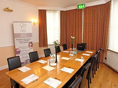 Cambridge Hotel Gatwick