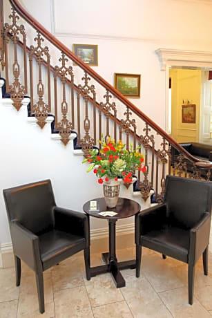 Cambridge Hotel Gatwick