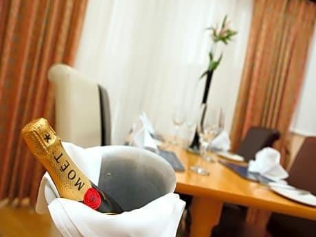 Cambridge Hotel Gatwick