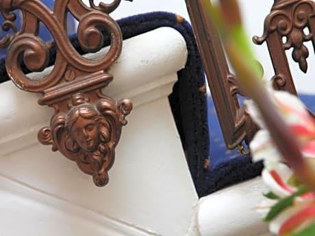 Cambridge Hotel Gatwick