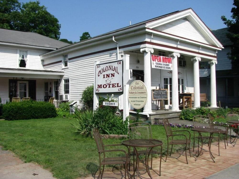 Colonial Inn & Motel