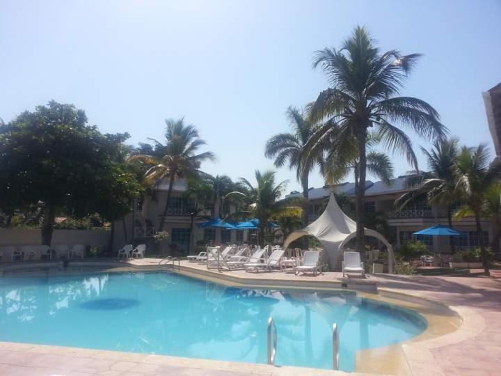 Tropical Inn