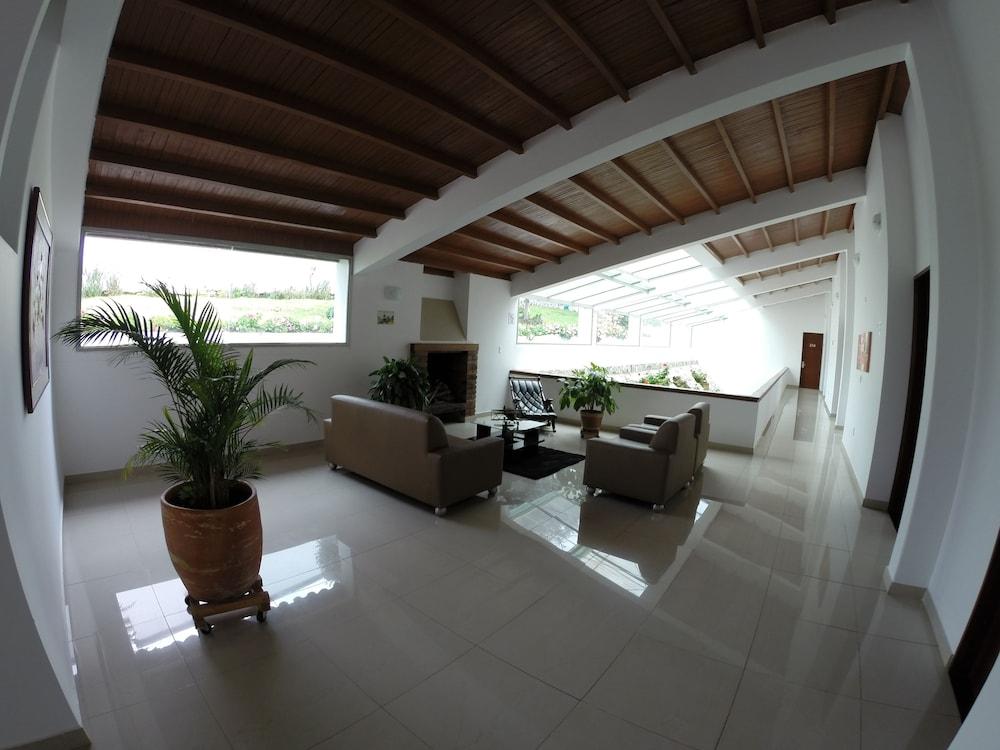 Cariongo Plaza Hotel