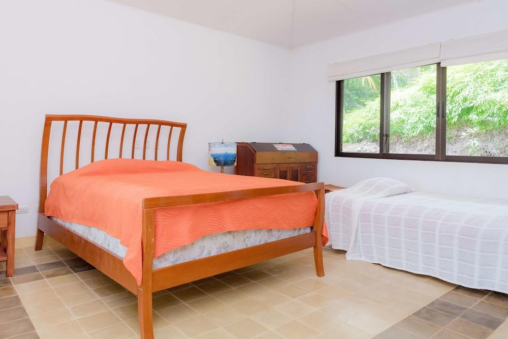 Portasol Rainforest and Ocean View Living