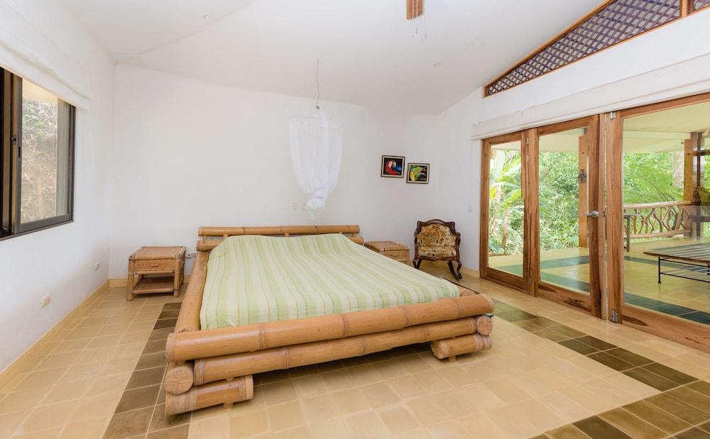Portasol Rainforest and Ocean View Living