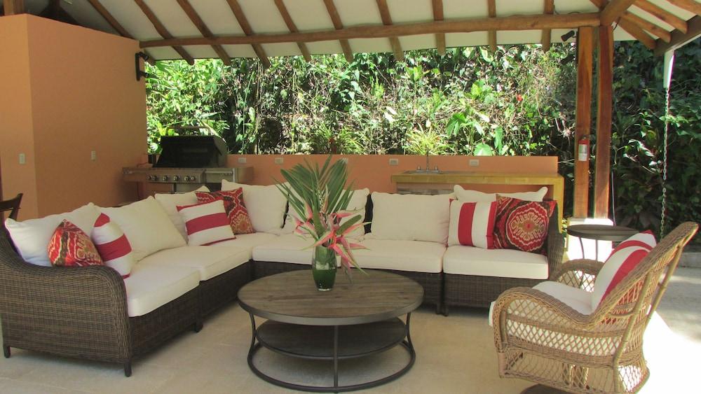 Portasol Rainforest and Ocean View Living