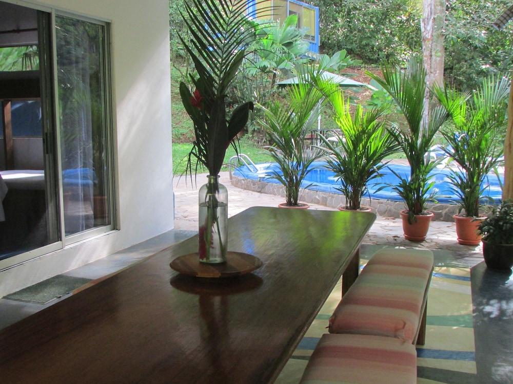 Portasol Rainforest and Ocean View Living