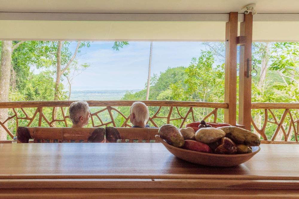 Portasol Rainforest and Ocean View Living