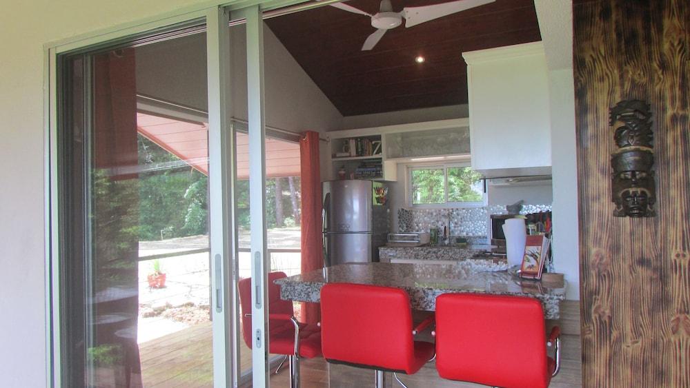 Portasol Rainforest and Ocean View Living