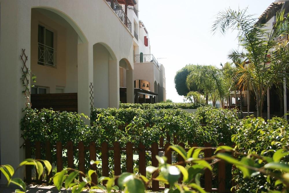 Sunrise Arches Apartments