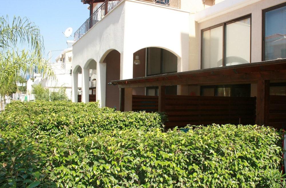 Sunrise Arches Apartments