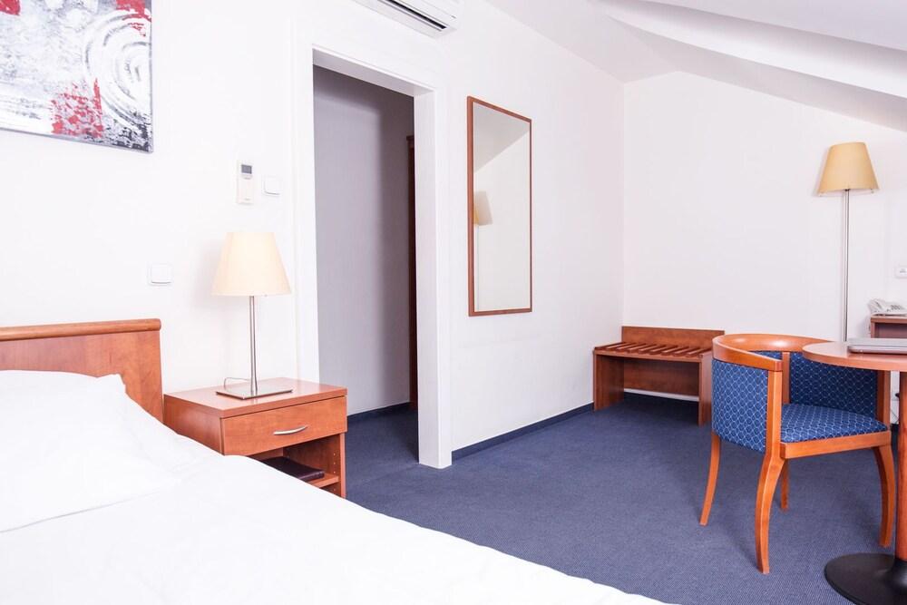 Hotel Lev