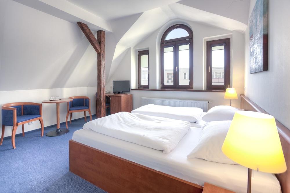 Hotel Lev