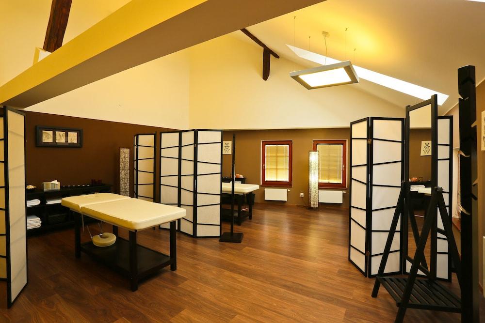 Hotel Lev