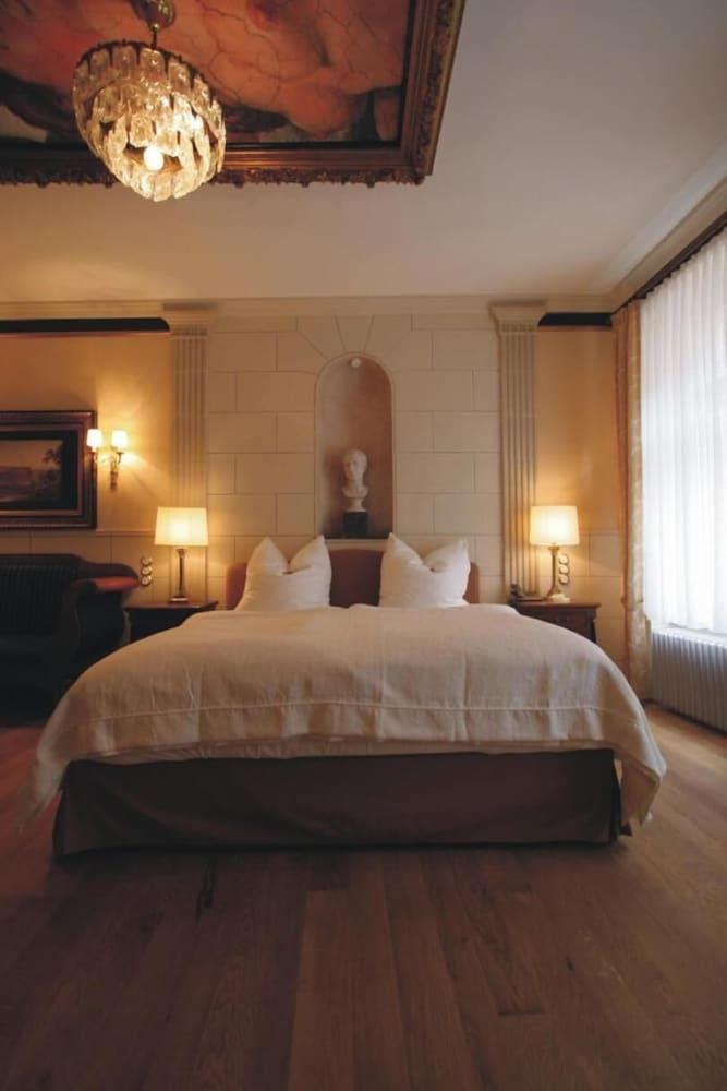 Hip-Hotel
