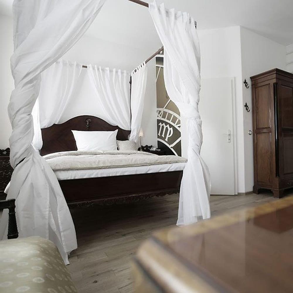Hip-Hotel