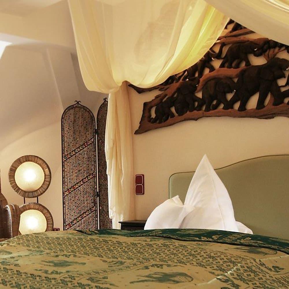 Hip-Hotel