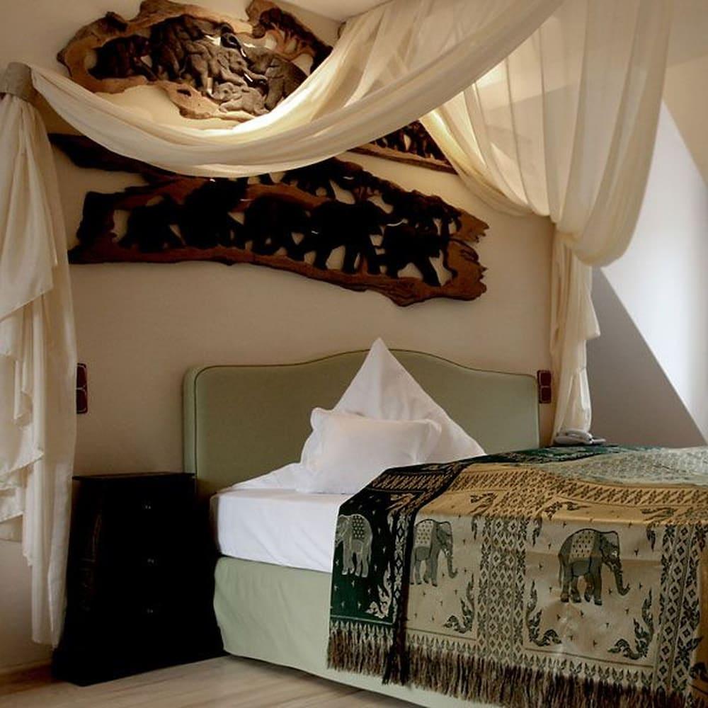 Hip-Hotel