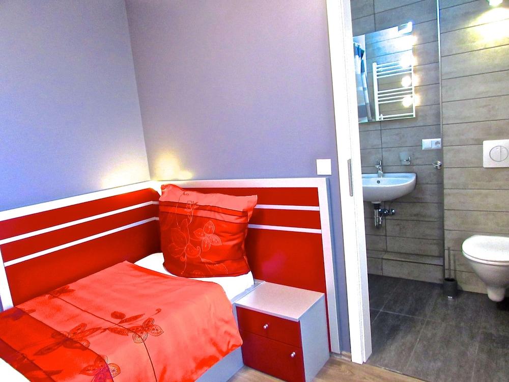 Hotel 108