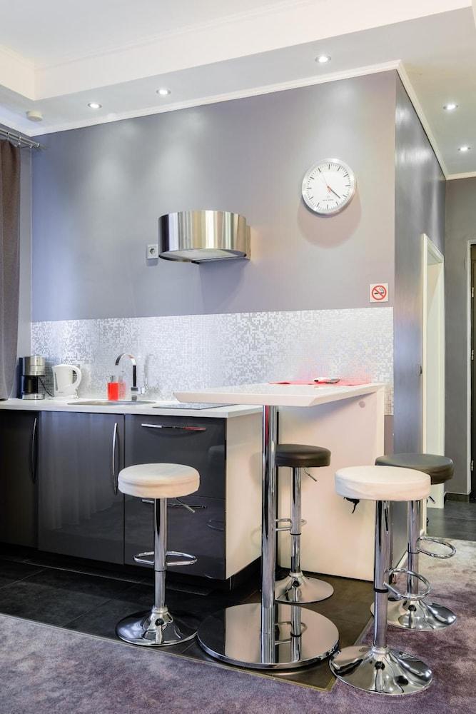 Hotel 108