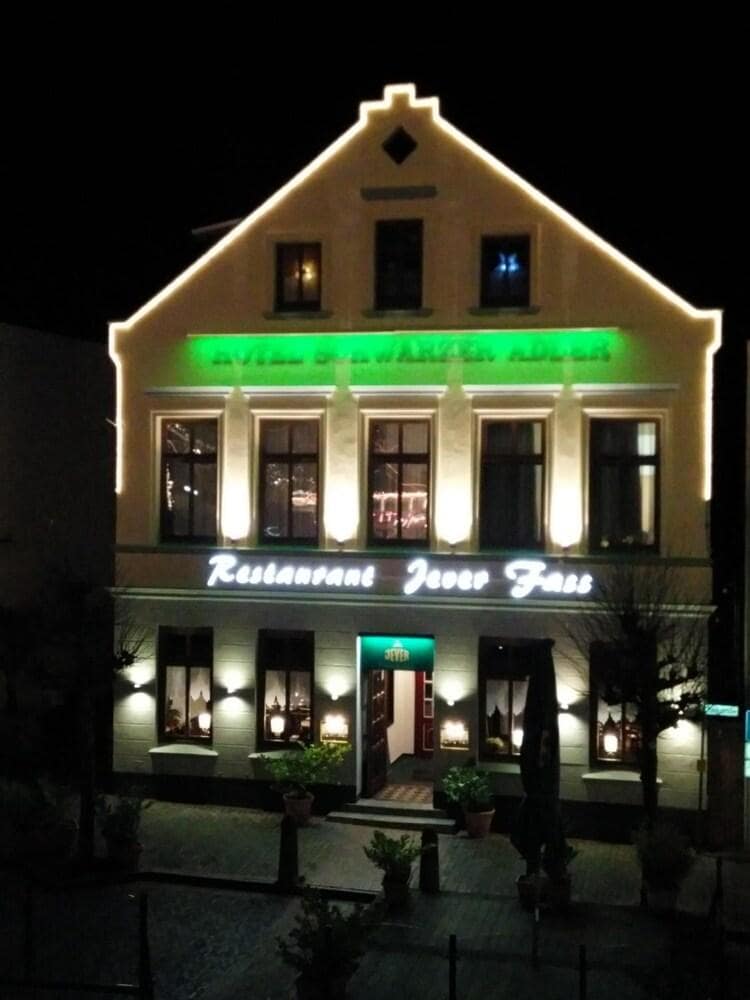 Schwarzer Adler