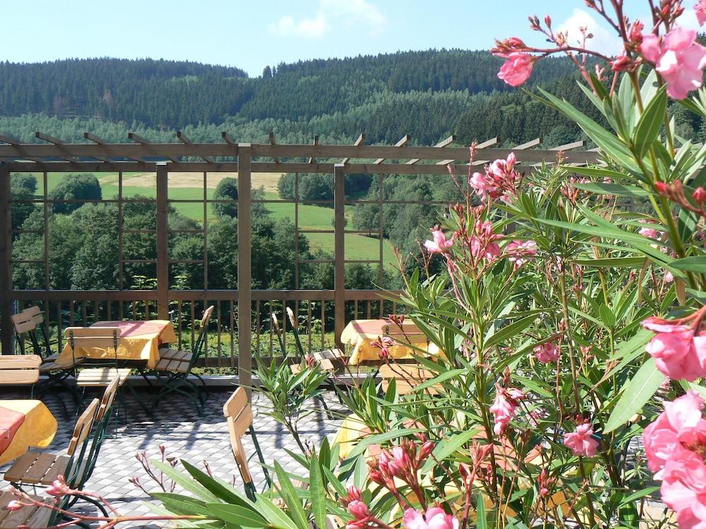 Haus des Volkes Das Bauhaushotel