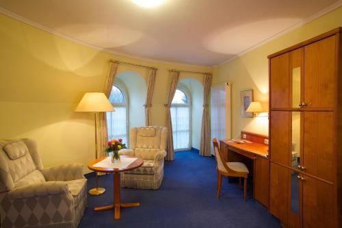 Hotel Le Petit Chateau Fontenay