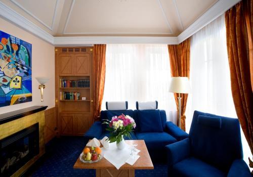 Hotel Le Petit Chateau Fontenay