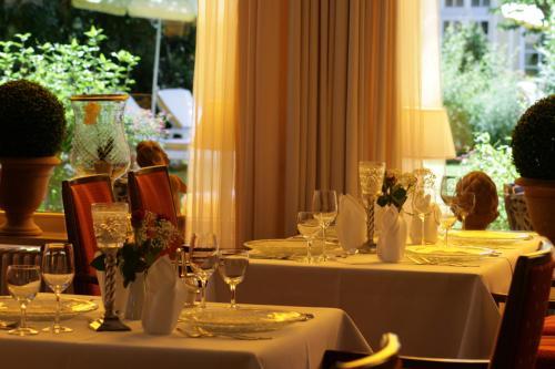 Hotel Le Petit Chateau Fontenay