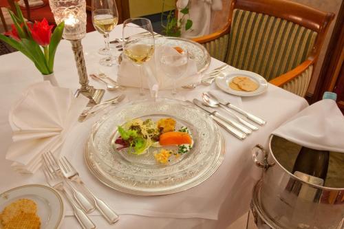 Hotel Le Petit Chateau Fontenay