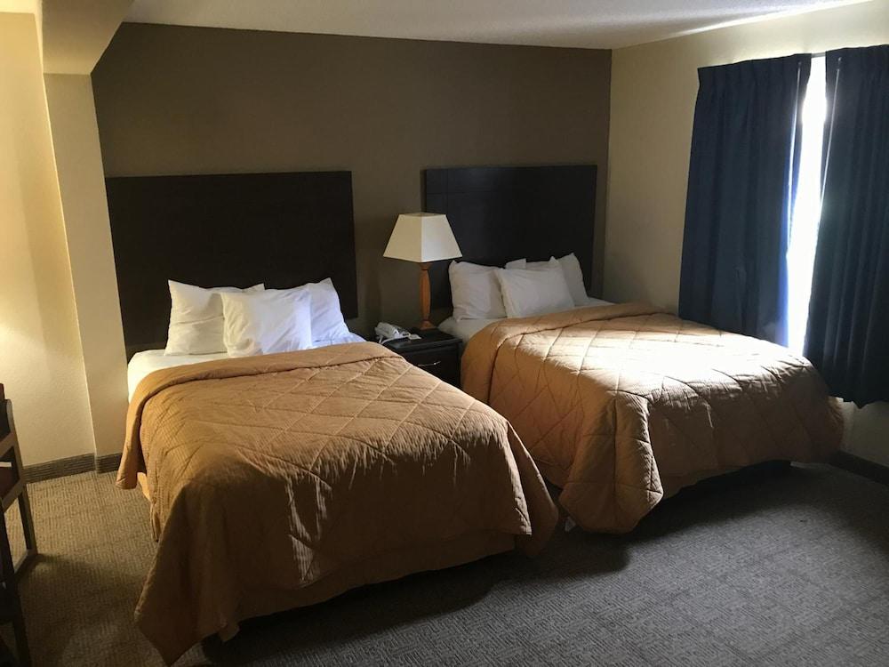 Clinton Inn And Suites