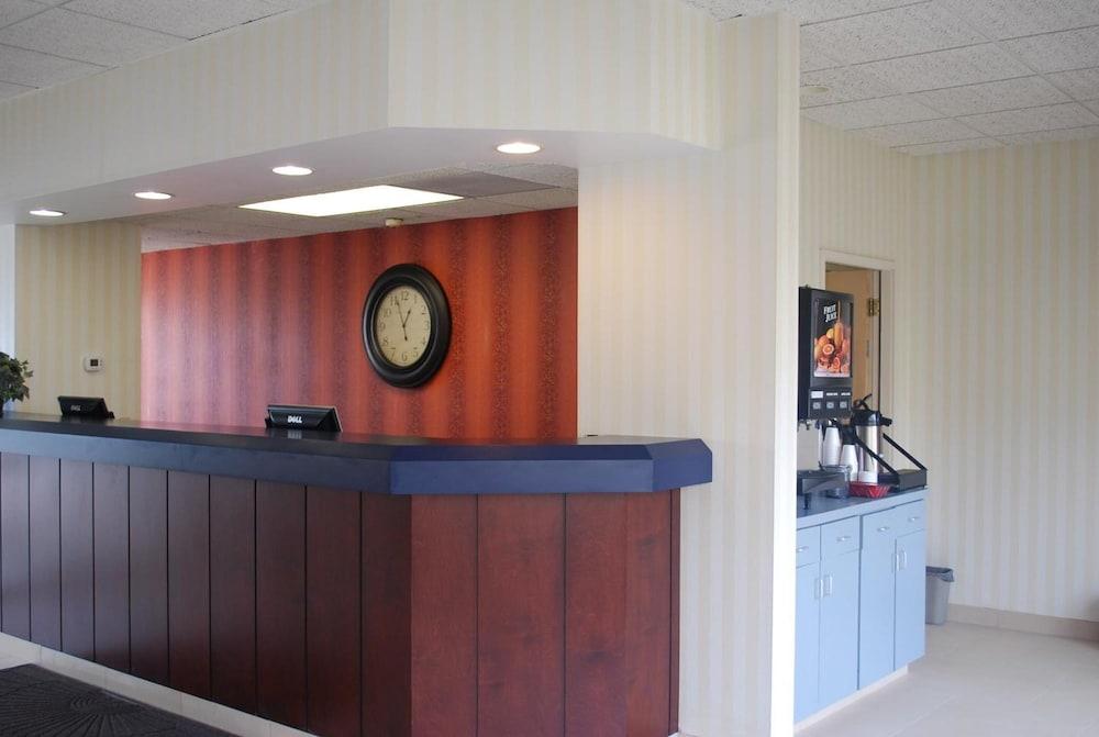 Clinton Inn And Suites